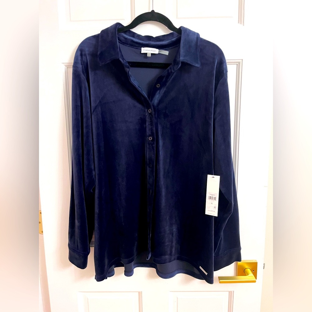 Brand new Calvin Klein Women's Velour Point Collar Long Sleeve Button shirt-Navy